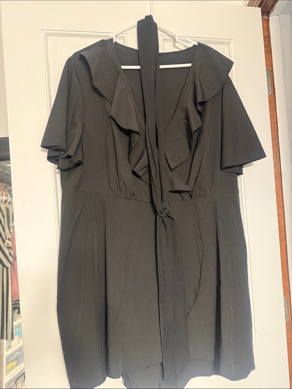 Source Unknown Black Ruffle V-Neck Short Sleeve Jumpsuit Romper